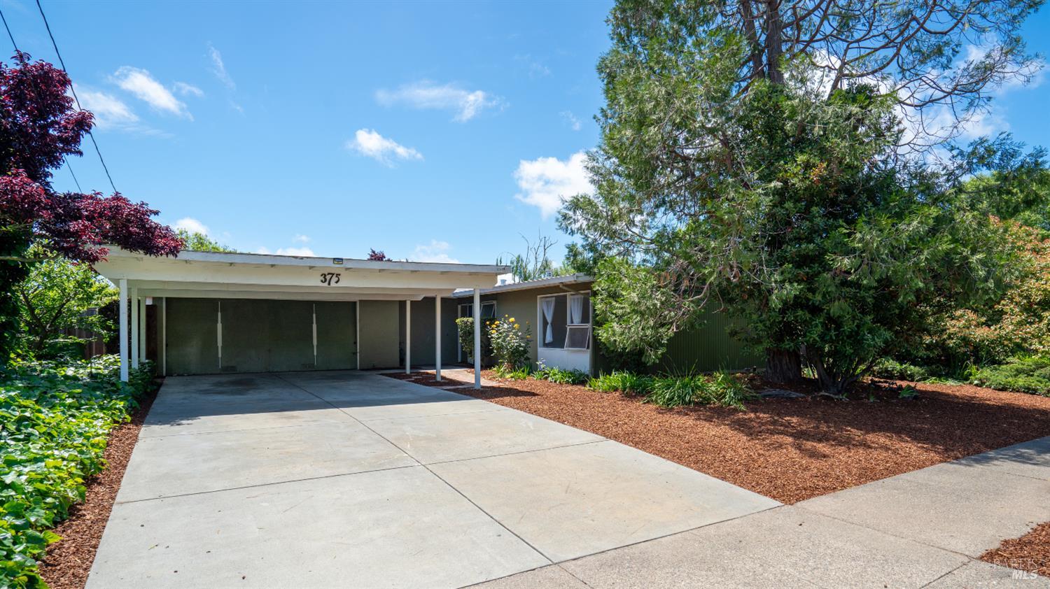 Photo of 375 Las Colindas Road